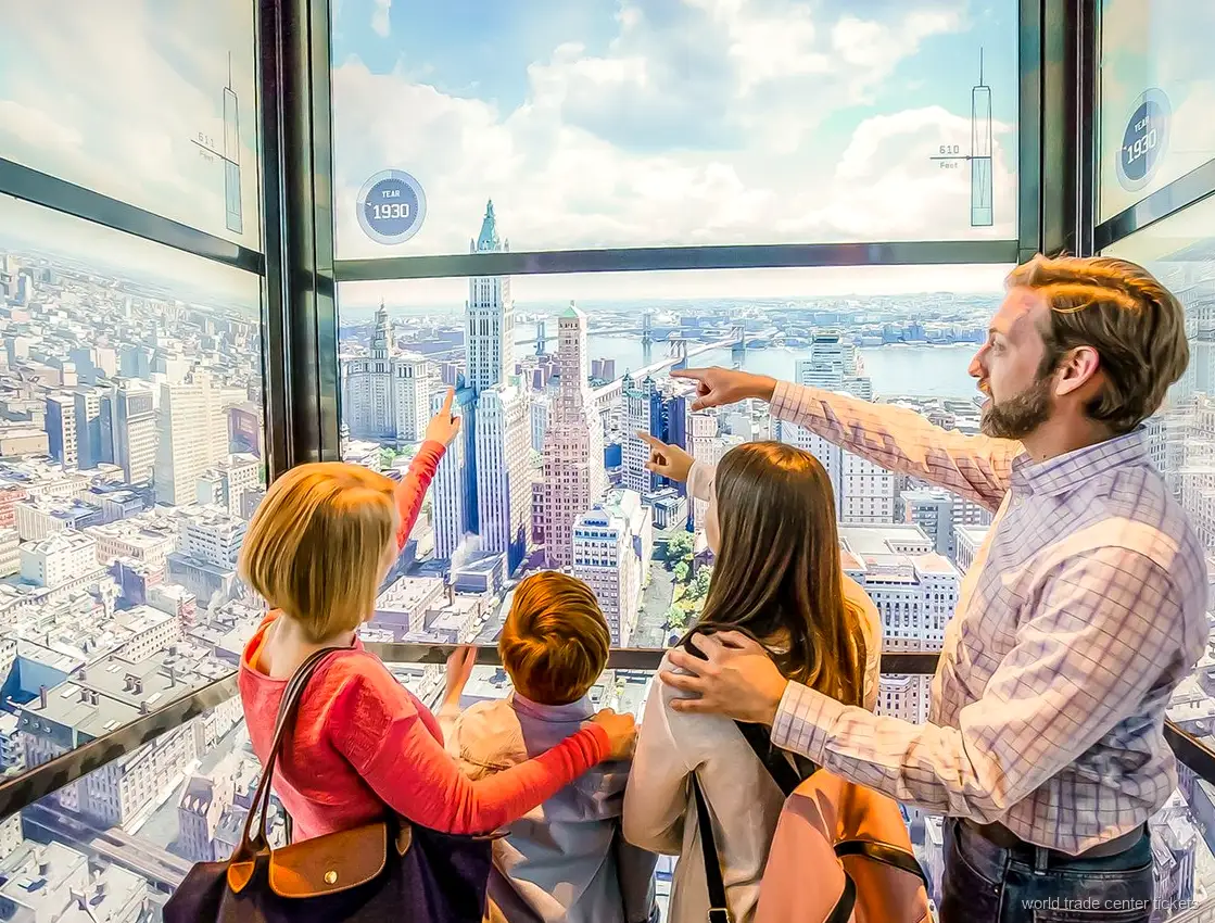 Tour du One World Trade Center vue depuis l'entrée du billet One World Observatory